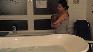 Badespaß mit Mama im Therapiezentrum Bethel